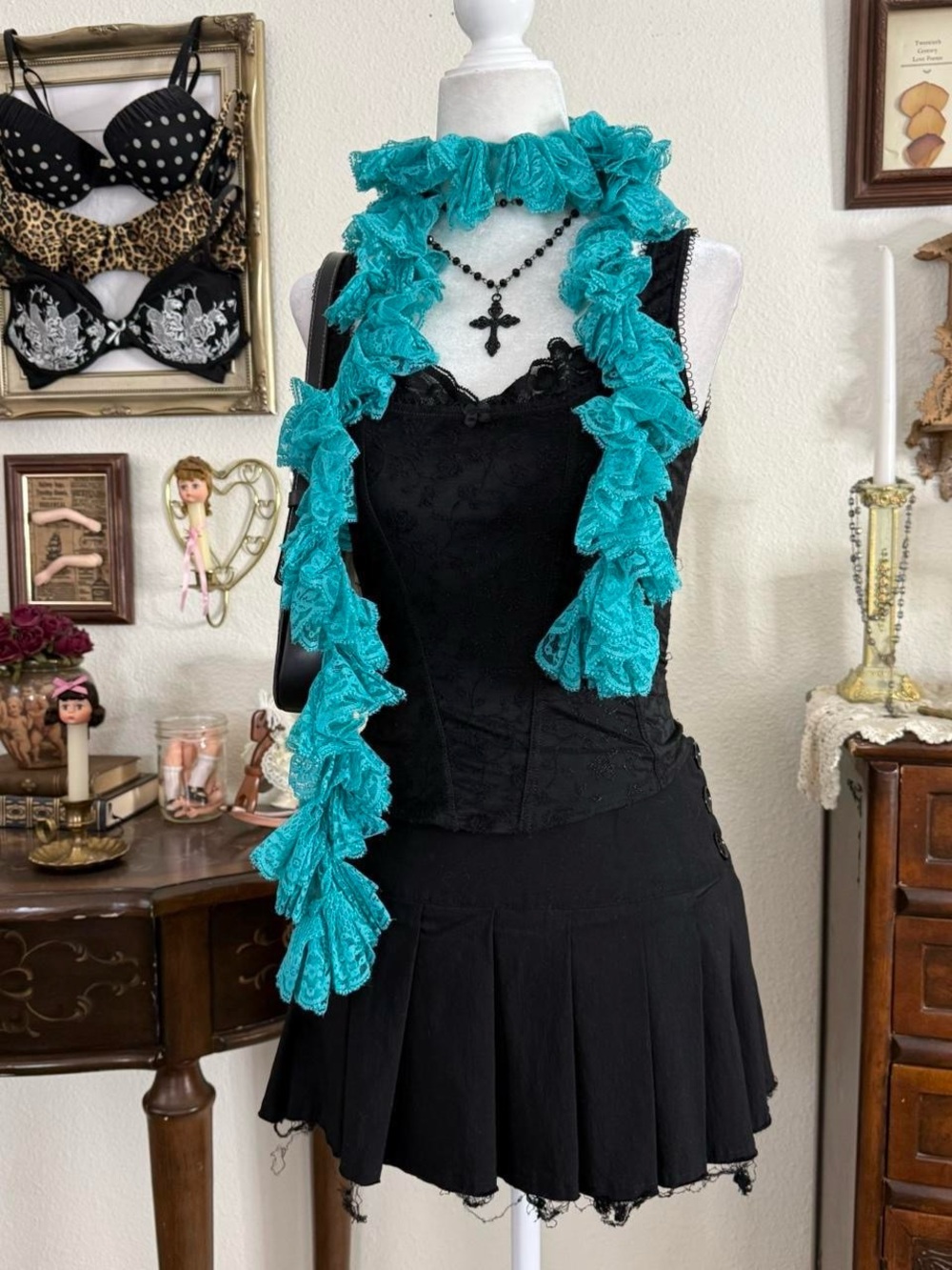 Boho funky whimsical aqua blue ruffled lace scarf - Picture 3 of 3